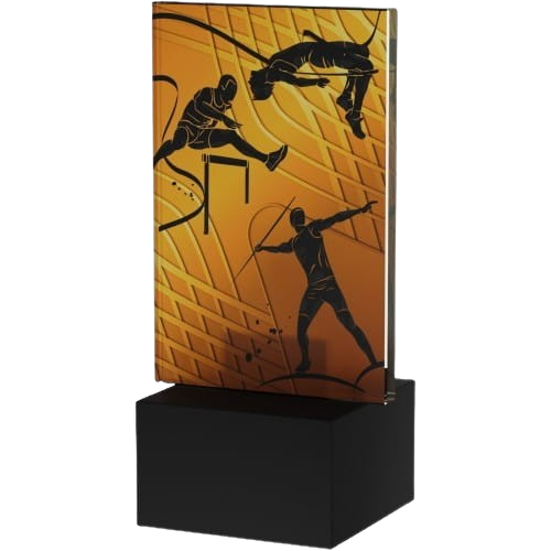 Mini trofeum AG1-12/ATH lekkoatletyka z grafiką – biegów, skoku i rzutu. Dobra nagroda na zawody szkolne, mityngi i turnieje lekkoatletyczne. Marmurowa podstawa oraz miejsce na tabliczkę z grawerem z nazwą wydarzenia lub kategorii.