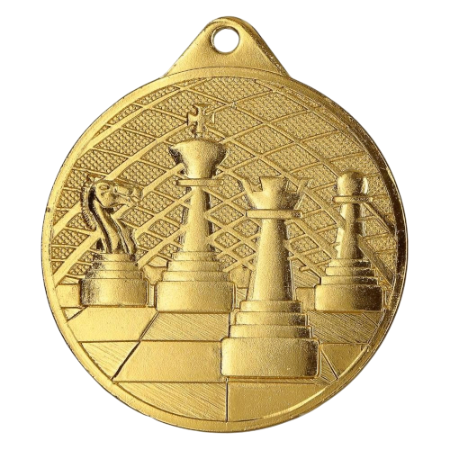 Złoty medal szachy MMC34050/G – okrągły medal śr. 5 cm z motywem figur szachowych na szachownicy. Wykonany z metalu, grubość 2 mm. Idealna nagroda na turniej szachowy i zawody szkolne.