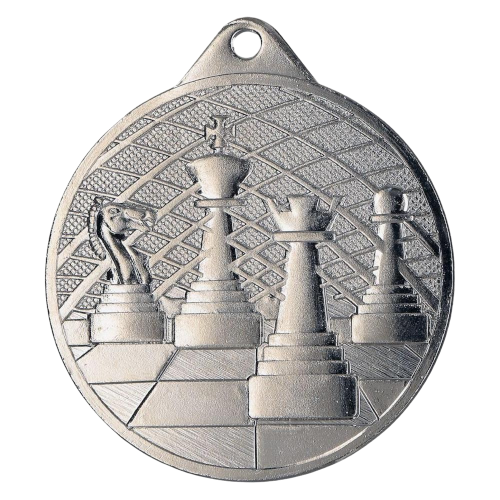 Srebrny medal szachy MMC34050/S – okrągły medal śr. 5 cm z motywem figur szachowych na szachownicy. Wykonany z metalu, grubość 2 mm. Idealna nagroda na turniej szachowy i zawody szkolne.