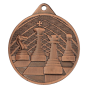 Brązowy medal szachy MMC34050/B – okrągły medal śr. 5 cm z motywem figur szachowych na szachownicy. Wykonany z metalu, grubość 2 mm. Idealna nagroda na turniej szachowy i zawody szkolne.