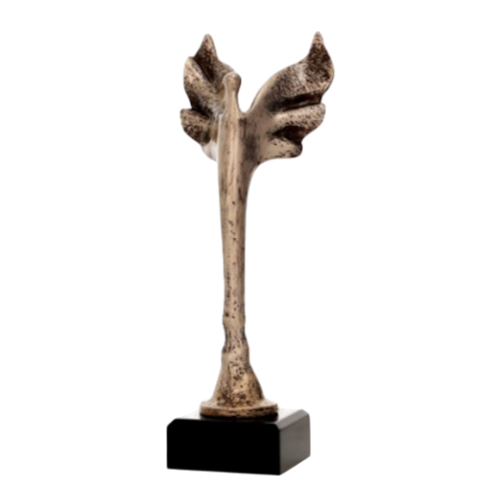 Statuetka odlewana RFST2073/BR Wiktor w brązowym wykończeniu to elegancka, uniwersalna nagroda na gale, konkursy i jubileusze. Smukła forma podkreśla prestiż wyróżnienia. Miejsce na tabliczkę z nadrukiem.