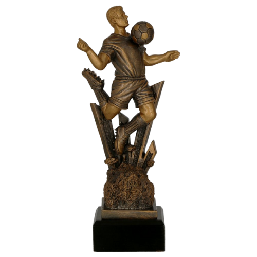 Statuetka RFST3058/BR piłkarska z żywicy – dynamiczna figurka piłkarza z piłką, w brązowej kolorystyce na czarnej podstawie, idealna nagroda na turnieje, ligi i zakończenie sezonu. Wys. 23 cm, tabliczka z nadrukiem. Symbol: RFST3058/BR