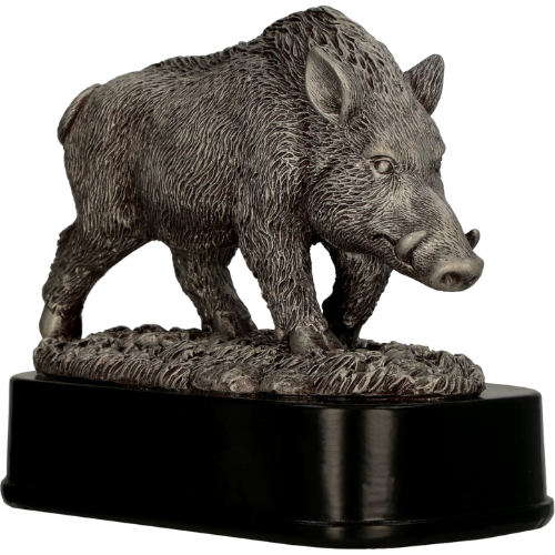 Statuetka odlewana Dzik RFST3016/S z motywem myśliwskim. Idealna nagroda dla myśliwych, kół łowieckich oraz na konkursy i wydarzenia łowieckie. Statuetka w srebrnym kolorze z miejscem na tabliczkę z grawerem z nazwą wydarzenia, trofeum lub dedykacją.
