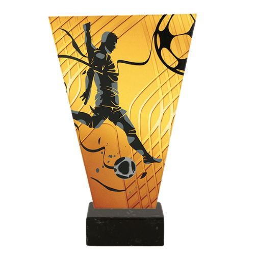 Trofeum V-Line VL1 Piłka Nożna – szklana statuetka z dynamiczną grafiką piłkarza na czarnej marmurowej podstawie. Idealna na turnieje, finały i nagrody MVP. Personalizacja: tabliczka z nadrukiem.