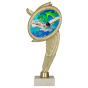 Trofeum pływackie WING-WM/SWI na marmurowej podstawie – złoto-plastikowa statuetka z dynamicznym motywem pływaka. Idealna na zawody i turnieje; miejsce na tabliczkę z nadrukiem 45×15 mm.