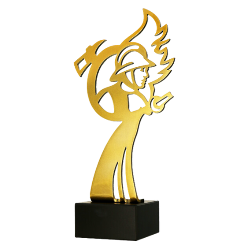 Statuetka metalowa BL-FIR złota Metline – strażactwo z motywem strażackiego hełmu, toporka i płomienia. Model na marmurowej podstawie sprawdzi się na zawody, wyróżnienia i podziękowania. Miejsce na tabliczkę z nadrukiem.