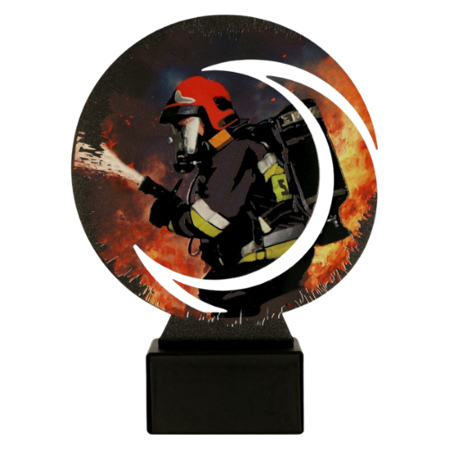 Statuetka metalowa WR-FIR Strażak Gaszący Pożar z dynamiczną grafiką strażaka podczas akcji. Okrągły model na marmurowej podstawie sprawdzi się na zawody, wyróżnienia i podziękowania strażackie. Miejsce na tabliczkę z nadrukiem.