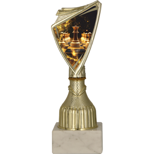 Puchar plastikowy 9297/CHE2 złoty – SZACHY z grafiką figur szachowych na złotym tle. Model na marmurowej podstawie sprawdzi się na turnieje, konkursy i wyróżnienia szachowe. Miejsce na tabliczkę z nadrukiem.