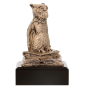 Statuetka odlewana RTY630/BR Sowa Akademicka w kolorze brązu na ciemnej podstawie. Model z sową stojącą na książkach sprawdzi się jako nagroda, wyróżnienie lub podziękowanie w szkolnictwie. Miejsce na tabliczkę z nadrukiem.