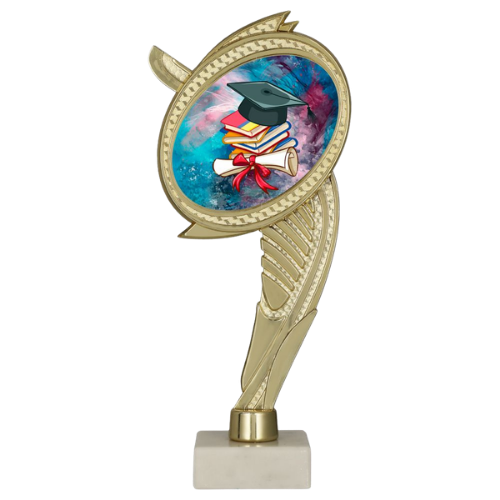 Trofeum plastikowe WING-WM/EDU na marmurowej podstawie – edukacja z grafiką książek, biretu i dyplomu. Lekki model sprawdzi się jako nagroda, wyróżnienie lub pamiątka dla uczniów, absolwentów i nauczycieli. Miejsce na tabliczkę z nadrukiem.