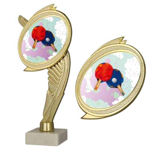 Trofeum plastikowe WING-WM/TAB  na marmurowej podstawie – tenis stołowy z grafiką rakietek i piłeczki na jasnym tle. Lekki model sprawdzi się na turnieje, zawody i wyróżnienia sportowe. Miejsce na tabliczkę z nadrukiem.