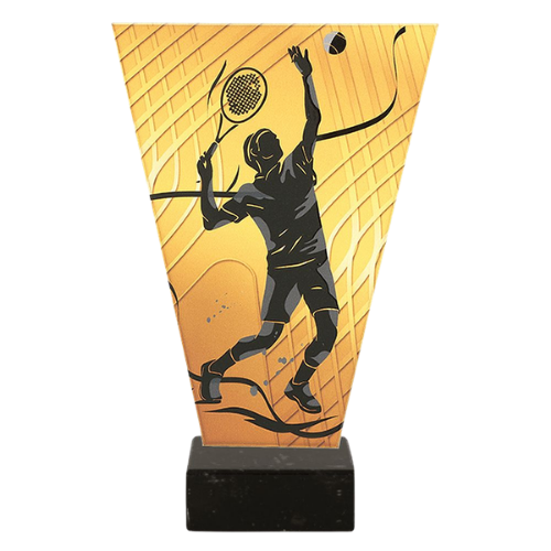 Trofeum szklane VL1/TEN2/BK V-Line Tenis Ziemny Mężczyzna z dynamiczną grafiką zawodnika podczas zagrania. Złoty panel i marmurowa podstawa tworzą nagrodę na turnieje, zawody i wyróżnienia tenisowe. Miejsce na tabliczkę z nadrukiem.