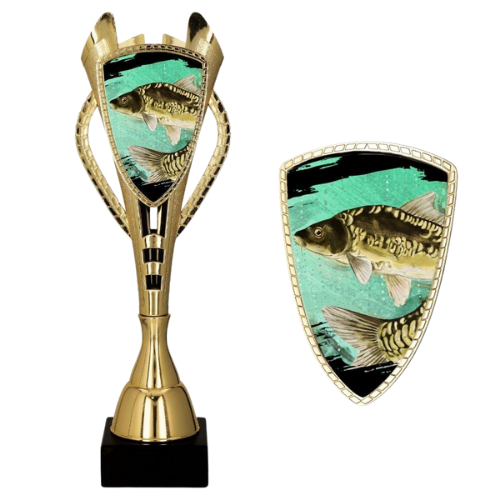 Puchar plastikowy 7243/FIS złoty – wędkarstwo z grafiką karpia na turkusowym tle. Smukły model na marmurowej podstawie sprawdzi się na zawody, konkursy i wydarzenia wędkarskie. Miejsce na tabliczkę z nadrukiem.