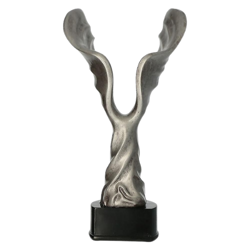Statuetka odlewana RFST3030/S Skrzydła w srebrnym wykończeniu to uniwersalna nagroda o symbolicznym charakterze. Smukła forma sprawdzi się na galach, konkursach i jubileuszach. Miejsce na tabliczkę z nadrukiem.
