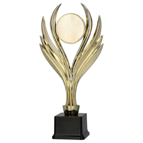 Puchar plastikowy 9310/G złoty o nowoczesnej, otwartej formie z miejscem na emblemat 50 mm. Uniwersalny model na czarnej podstawie sprawdzi się na konkursy, turnieje i wydarzenia okolicznościowe. Miejsce na tabliczkę z nadrukiem.