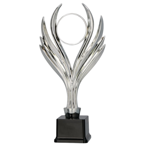 Statuetka plastikowa 9310/S srebrna o nowoczesnej, otwartej formie z miejscem na emblemat 50 mm. Uniwersalny model na czarnej podstawie sprawdzi się na konkursy, turnieje i wydarzenia okolicznościowe. Miejsce na tabliczkę z nadrukiem.