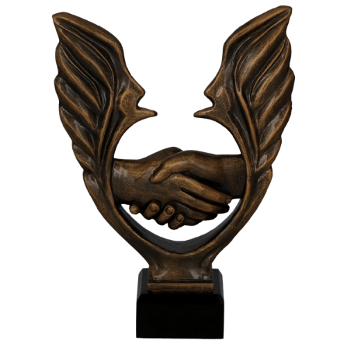 Figurka odlewana RFST3060/BR – uścisk dłoni – skrzydła to symboliczna nagroda na podziękowania, jubileusze i wyróżnienia biznesowe. Motyw skrzydeł i uścisku dłoni podkreśla współpracę oraz zaufanie. Miejsce na tabliczkę z nadrukiem.