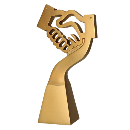 Statuetka odlewana RP5014-23/G Podziękowanie z motywem uścisku dłoni to elegancka nagroda na jubileusze, wyróżnienia i podziękowania. Symboliczna forma podkreśla współpracę oraz uznanie. Miejsce na tabliczkę z nadrukiem.
