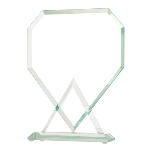 Statuetka szklana G048 – oryginalne trofeum ze szkła z geometryczną podstawą w kształcie trójkątów. Wys. 22 cm, szer. 16,5 cm, grub. 1 cm. Idealna na grawer – ekskluzywna nagroda lub upominek firmowy. Z niebieskim etui.
