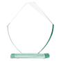 Statuetka szklana G049 – efektowne trofeum ze szkła w kształcie diamentu na podstawce. Wys. 23 cm, szer. 20 cm, grub. 2 cm. Idealna na grawer – prestiżowa nagroda firmowa lub sportowa. W komplecie z niebieskim satynowym etui.