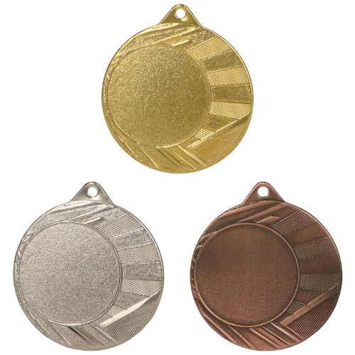Medale sportowe złoty srebrny brązowy ME0040 – okrągłe medale śr. 4 cm z miejscem na emblemat i promienistym wzorem. Uniwersalna nagroda na zawody szkolne, turnieje i olimpiady dla dzieci i dorosłych.