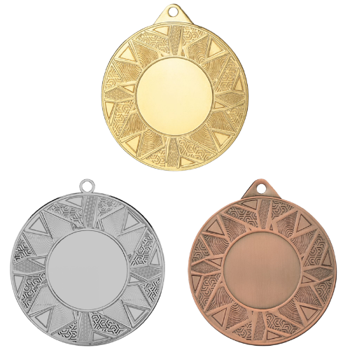 Medale sportowe złoty srebrny brązowy ME5002 – okrągłe medale śr. 5 cm z miejscem na emblemat i geometrycznym wzorem w kształcie gwiazdy. Idealna nagroda na zawody sportowe, turnieje szkolne i klubowe.