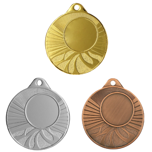 Medale sportowe złoty srebrny brązowy MMC1650 – okrągłe medale śr. 5 cm z miejscem na emblemat i promienistym wzorem. Idealna nagroda na zawody sportowe, turnieje szkolne i klubowe.