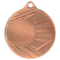 Brązowy medal sportowy ME006/B – okrągły medal śr. 5 cm z miejscem na emblemat i wzorem promieni słonecznych. Idealna nagroda na zawody sportowe, turnieje szkolne i klubowe.