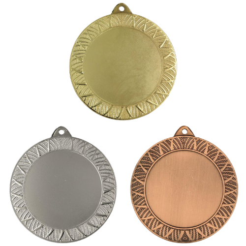 Medale sportowe złoty srebrny brązowy MMC3080 – duże okrągłe medale śr. 7 cm z miejscem na emblemat i geometrycznym wzorem na rancie. Idealna nagroda na zawody sportowe, turnieje szkolne i klubowe.