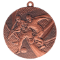 Brązowy medal piłka nożna MMC15050/B – okrągły medal śr. 5 cm z motywem piłkarzy w walce o piłkę. Idealna nagroda na turniej piłki nożnej i ligę szkolną.
