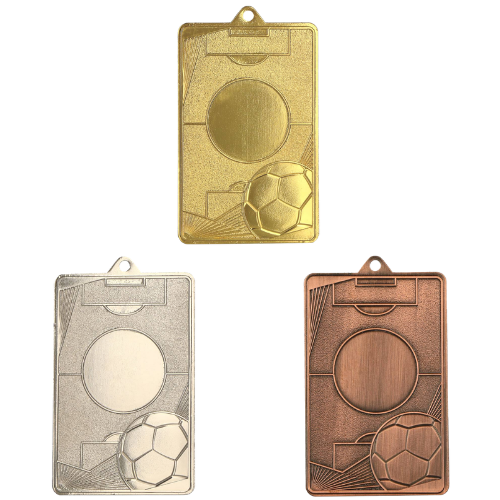 Medale piłkarskie złoty srebrny brązowy MMC7045 – prostokątne medale 70x45 mm z motywem piłki nożnej i miejscem na emblemat śr. 25 mm. Wykonane z metalu. Idealna nagroda na turniej piłki nożnej, ligę szkolną i zawody klubowe.