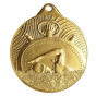 Złoty medal pływanie MMC33050/G – okrągły medal śr. 5 cm z motywem pływaka. Wykonany z metalu, grubość 2 mm. Idealna nagroda na zawody pływackie i ligę szkolną.