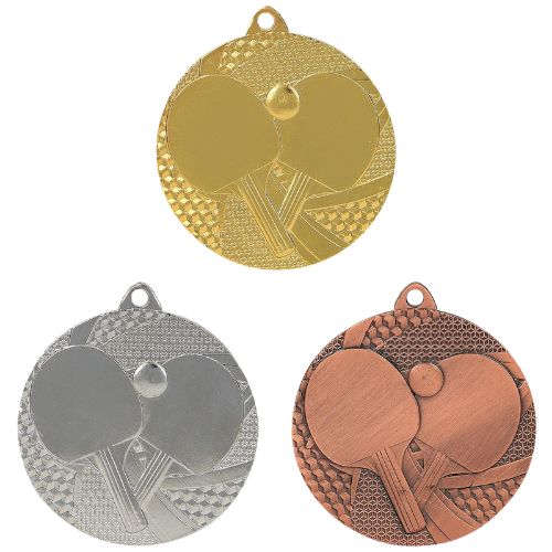 Medale tenis stołowy złoty srebrny brązowy MMC7750 – okrągłe medale śr. 5 cm z motywem rakietki i piłeczki. Wykonane z metalu, grubość 2 mm. Idealna nagroda na turniej tenisa stołowego, ligę szkolną i zawody klubowe.
