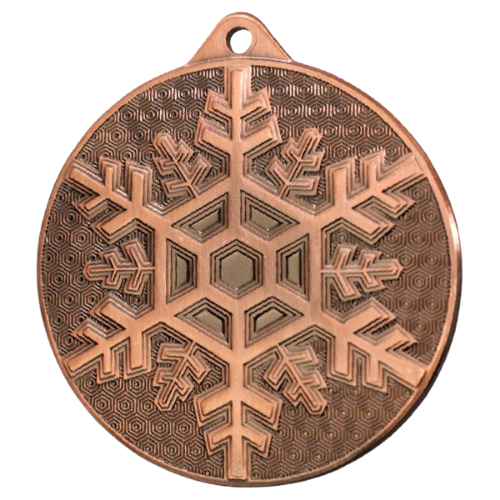Brązowy medal sporty zimowe MMC48050/B – okrągły medal śr. 5 cm z motywem płatka śniegu. Wykonany z metalu, grubość 2 mm. Idealna nagroda na zawody sportów zimowych i ligę szkolną.