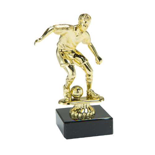 Statuetka piłkarska ST.003.01.A – złota statuetka piłkarza z piłką na czarnej podstawie marmurowej. Wysokość 135 mm. Idealna nagroda na turnieje piłkarskie i zawody sportowe.