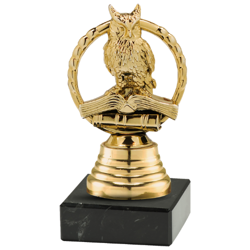 Statuetka sowa ST.900.01.A – złota statuetka z figurą sowy, na czarnej podstawie marmurowej. Wysokość 110 mm. Idealna nagroda na konkursy szkolne, olimpiady i osiągnięcia w nauce.