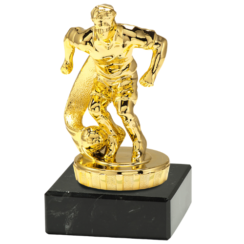 Statuetka piłkarska ST.904.01.A – złota statuetka piłkarza z piłką, na czarnej podstawie marmurowej. Wysokość 100 mm. Idealna nagroda na turnieje piłkarskie i zawody sportowe.
