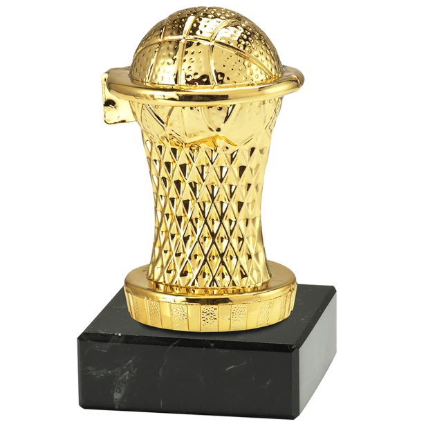 Statuetka koszykówka ST.929.01.A – złota statuetka z piłką w koszu, na czarnej podstawie marmurowej. Wysokość 100 mm. Idealna nagroda na turnieje koszykówki i zawody sportowe.