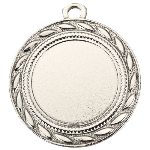 Medal srebrny D109.02 – metalowy medal śr. 40 mm z laurowym wykończeniem. Miejsce na emblemat śr. 25 mm z przodu oraz pole na grawer śr. 33 mm z tyłu. Idealny na drugie miejsce, zawody sportowe i turnieje.
