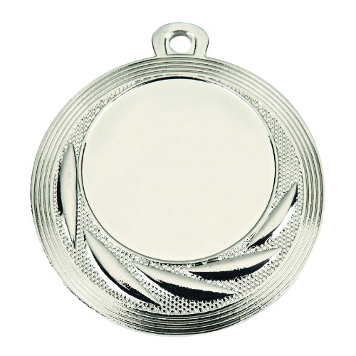 Medal srebrny ME.065.02.A – metalowy medal śr. 40 mm ze zdobnym, falistym wykończeniem. Miejsce na emblemat śr. 25 mm z przodu oraz pole na grawer z tyłu. Idealny na drugie miejsce, zawody sportowe i turnieje.