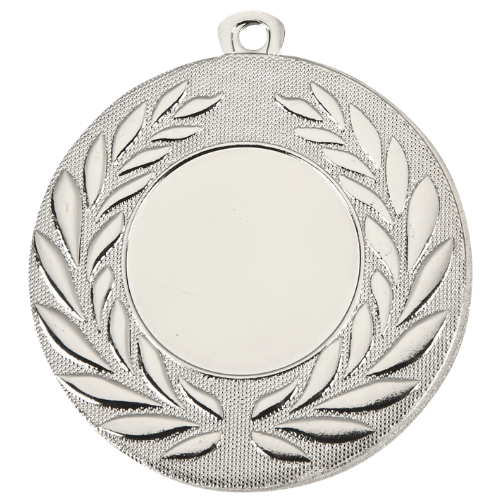 Medal srebrny D111.02 – metalowy medal śr. 50 mm z bogatym laurowym wieńcem. Miejsce na emblemat śr. 25 mm z przodu oraz pole na grawer śr. 46 mm z tyłu. Idealny na drugie miejsce, zawody sportowe i turnieje.