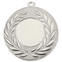 Medal srebrny D111.02 – metalowy medal śr. 50 mm z bogatym laurowym wieńcem. Miejsce na emblemat śr. 25 mm z przodu oraz pole na grawer śr. 46 mm z tyłu. Idealny na drugie miejsce, zawody sportowe i turnieje.
