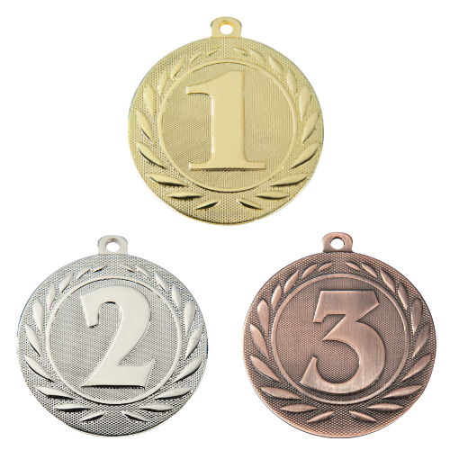 Medal DI5000 – metalowy medal śr. 50 mm z wytłoczoną cyfrą miejsca w wieńcu laurowym. Pole na grawer śr. 46 mm z tyłu. Dostępny w trzech wersjach: złotej (1. miejsce), srebrnej (2. miejsce) i brązowej (3. miejsce). Idealny na zawody sportowe i turnieje.