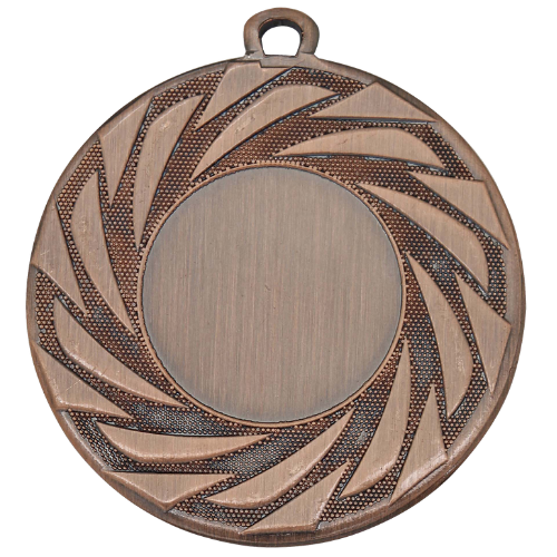 Medal brązowy DI5008.03 – pogrubiony, metalowy medal śr. 50 mm (grubość 3 mm) z wirowym wzorem. Miejsce na emblemat śr. 25 mm z przodu oraz pole na grawer śr. 46 mm z tyłu. Idealny na trzecie miejsce, zawody sportowe i turnieje.