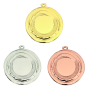 Medal ME.067 – metalowy medal śr. 50 mm ze zdobnym rantem. Miejsce na emblemat śr. 25 mm z przodu oraz pole na grawer śr. 46 mm z tyłu. Dostępny w trzech wersjach kolorystycznych: złotej, srebrnej i brązowej. Idealny na zawody sportowe i turnieje.
