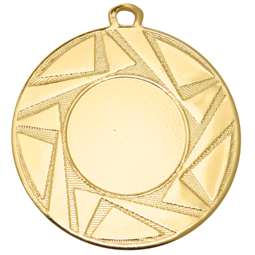 Medal złoty ME.085.01.C – metalowy medal śr. 50 mm z geometrycznym, gwiaździstym wzorem. Miejsce na emblemat śr. 25 mm z przodu oraz pole na grawer śr. 46 mm z tyłu. Idealny na pierwsze miejsce, zawody sportowe i turnieje.
