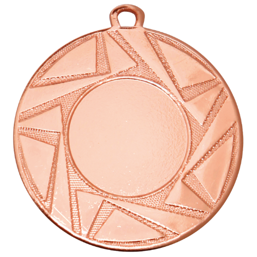 Medal brązowy ME.085.03.C – metalowy medal śr. 50 mm z geometrycznym, gwiaździstym wzorem. Miejsce na emblemat śr. 25 mm z przodu oraz pole na grawer śr. 46 mm z tyłu. Idealny na trzecie miejsce, zawody sportowe i turnieje.