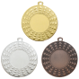 Medal ME.107 – metalowy medal śr. 50 mm z fakturowanym, gwiaździstym rantem. Miejsce na emblemat śr. 25 mm z przodu oraz pole na grawer z tyłu. Dostępny w trzech wersjach: złotej, srebrnej i brązowej. Idealny na zawody sportowe i turnieje.