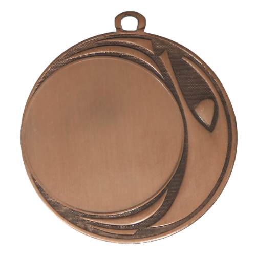 Medal brązowy DI7006.03 – nowoczesny okrągły medal z dynamicznym przeplatanym wzorem, wykonany z metalu. Miejsce na emblemat z przodu oraz pole na grawer z tyłu. Idealny na trzecie miejsce, zawody sportowe i uroczystości.