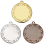 Medal DI7008 – okrągły medal z wieńcem laurowym wokół obrzeża, wykonany z metalu. Miejsce na emblemat z przodu oraz pole na grawer z tyłu. Dostępny w trzech wersjach kolorystycznych: złotej, srebrnej i brązowej. Idealny na zawody sportowe i uroczystości.